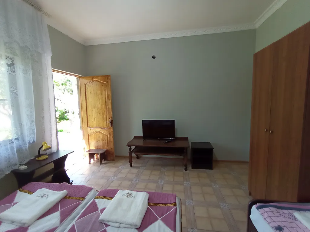 Коттедж в саду у Веры