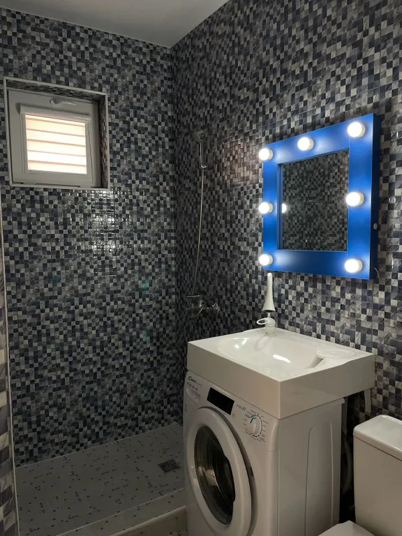 Студия в гостевом доме на 3 этаже с видом на море и горы