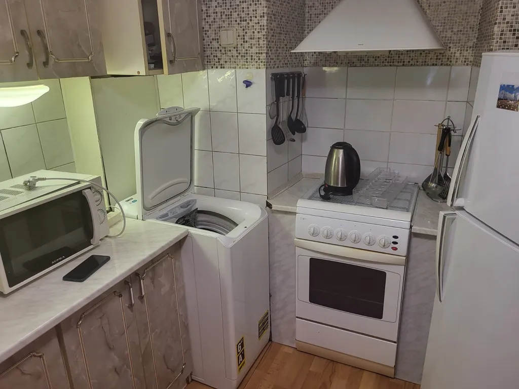 2-комнатная квартира, есть все необходимое для проживания