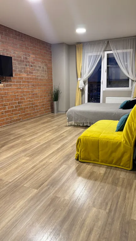 Большая студия в центре на 22 этаже с видом на реку и колесо обозрения