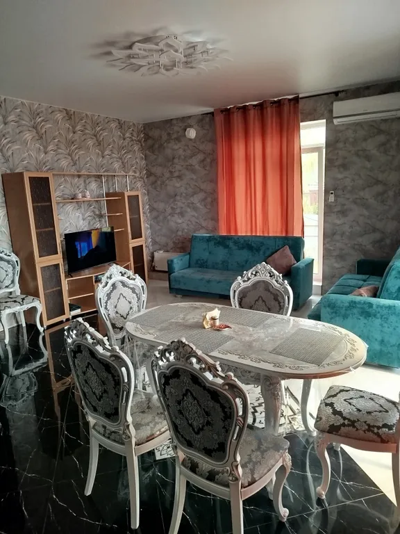 Дом с бассейном