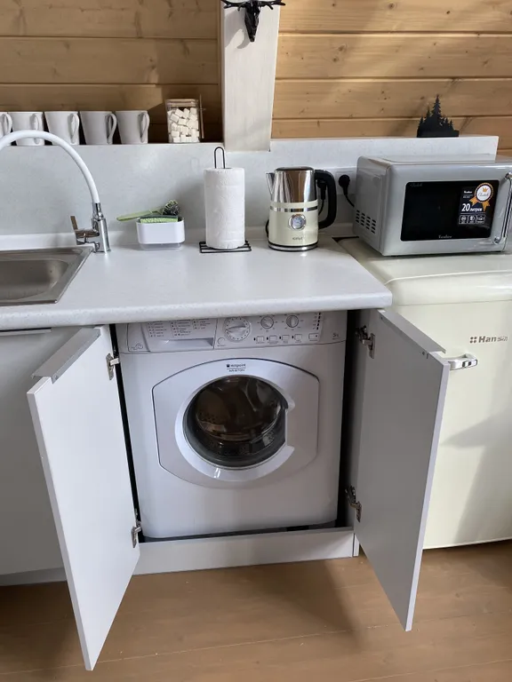 Уютный альфа домик в лесу