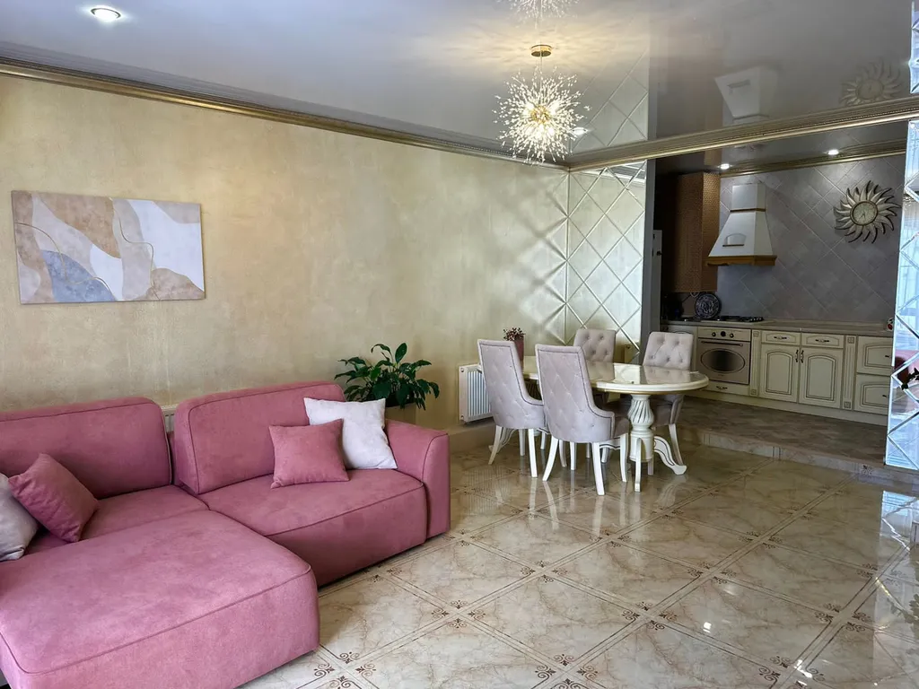 Уютный дом с двориком в центре города