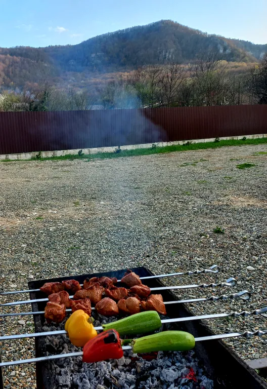 Гуамкаюг. Дом с купелью и видом на горы
