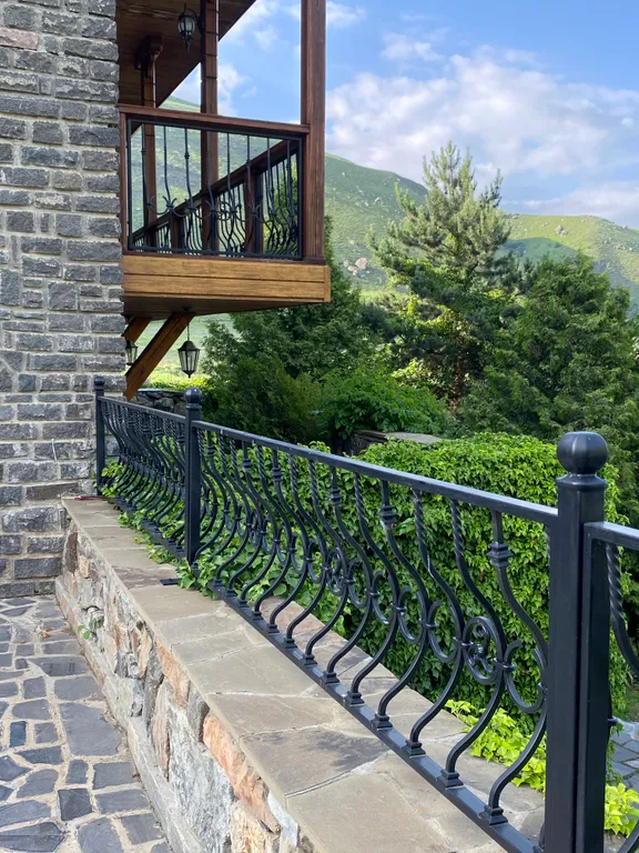 Дом в национальном стиле с удивительным видом AM House Grand