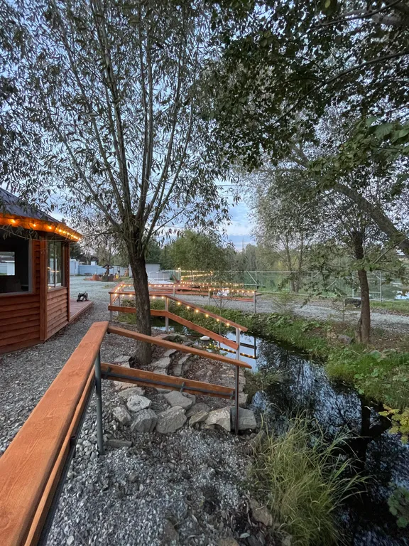 Первый этаж с панорамными окнами, сауной и видом на озеро