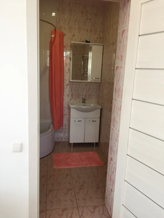 Четырёхместный номер  люкс с балконом с видом на город и горы