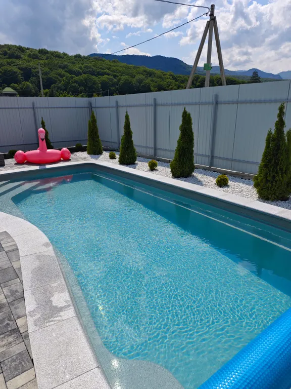 Коттедж с бассейном и баней