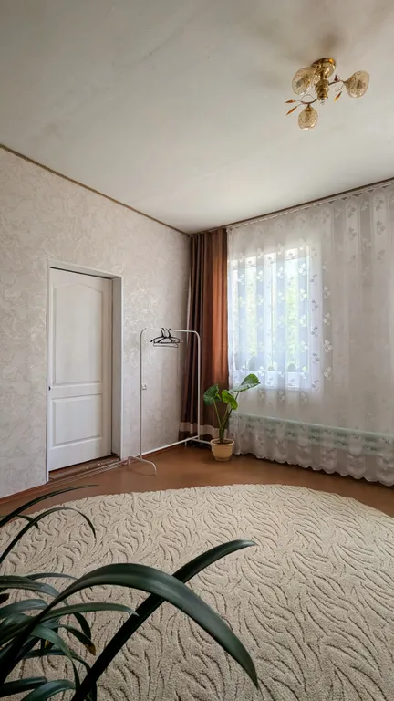 Большой уютный дом с камином и зоной для посиделок во дворе