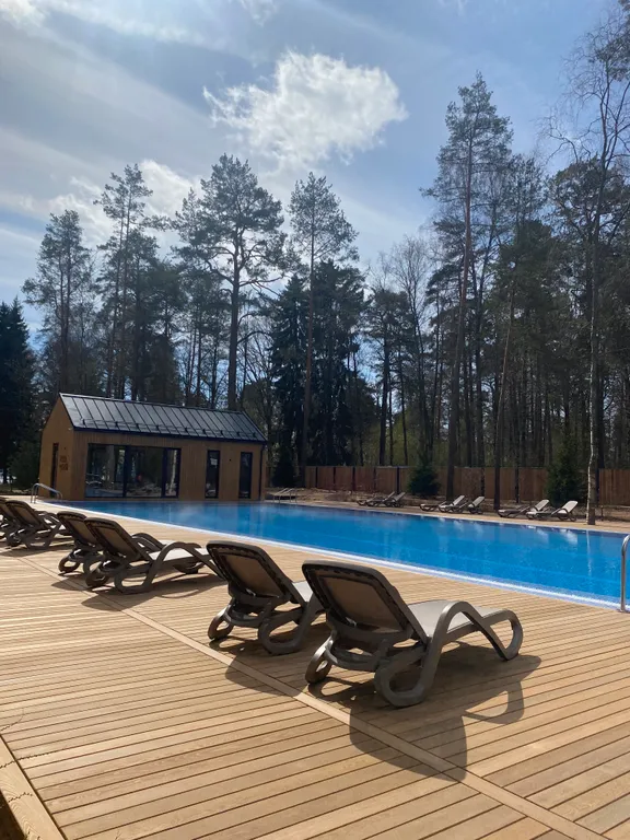 Студия с лоджией на заливе в комплексе с подогреваемым бассейном