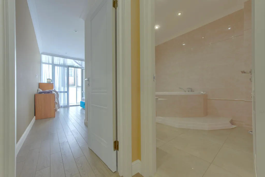 Стильная квартира на набережной