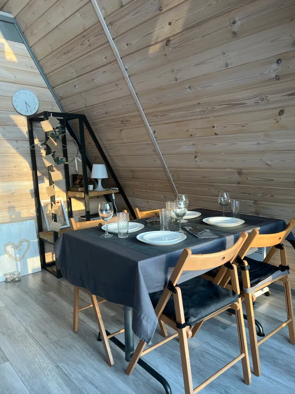 Коттедж Треугольный коттедж на берегу реки Лава — Ручьи