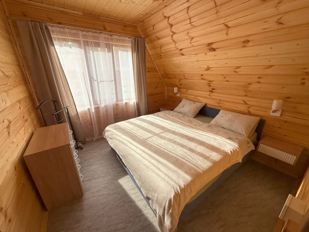 Дом шалаш 2-комнатный у леса