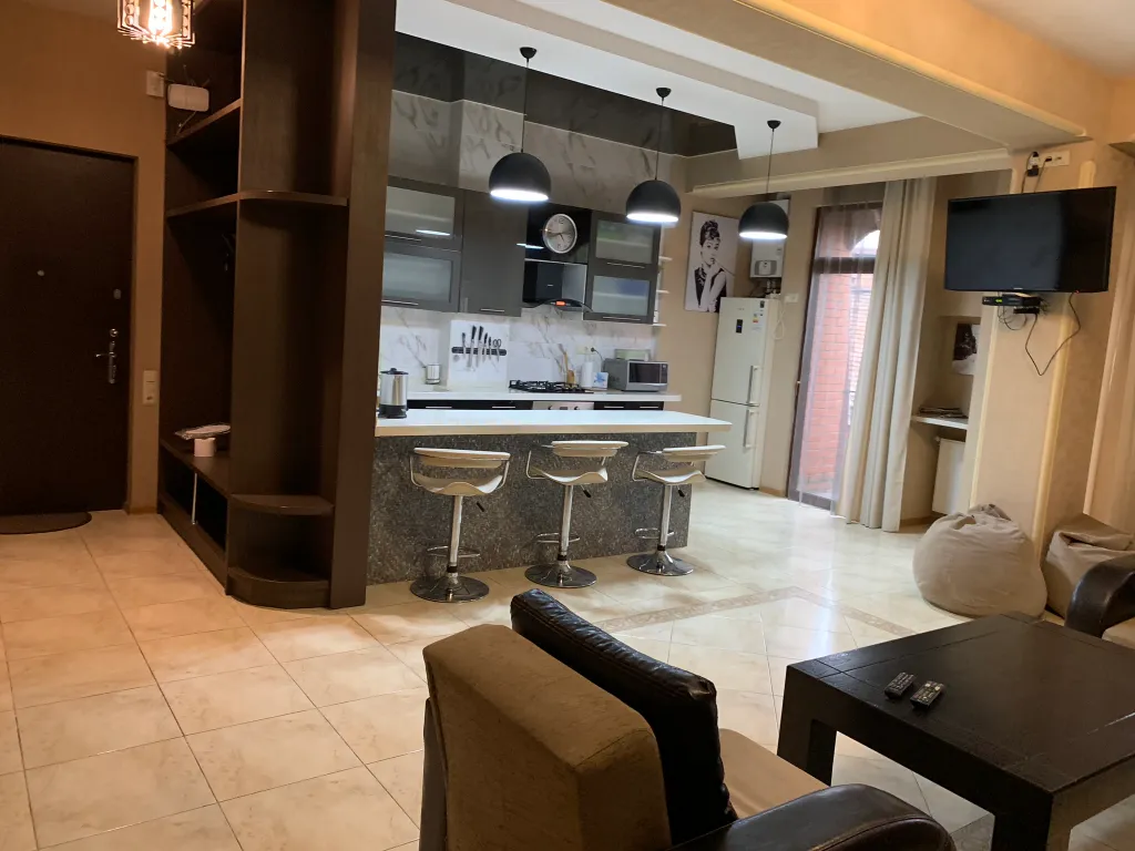 4-комнатная Квартира — аренда посуточно в Тбилиси