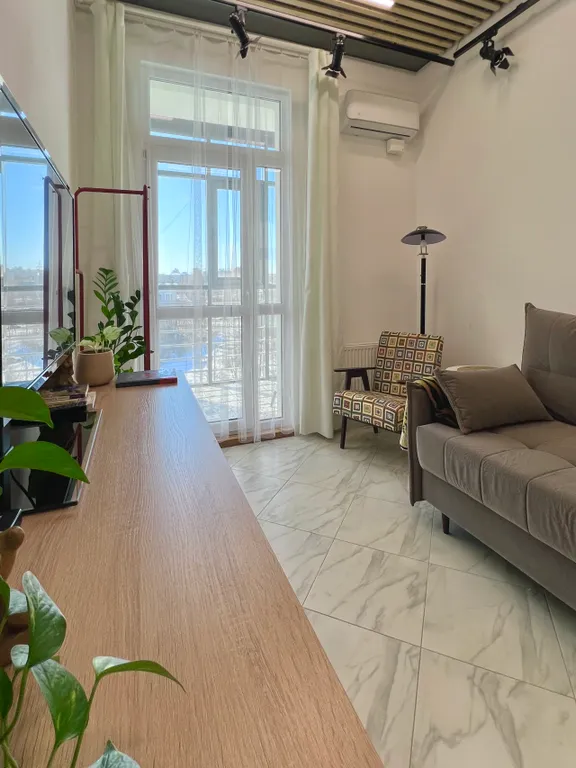 Солнечная квартира у озера рядом с новой набережной