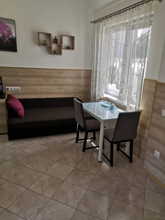 Коттедж Уютный гостевой домик в живописном дворе с отдельным входом — Горбатовка