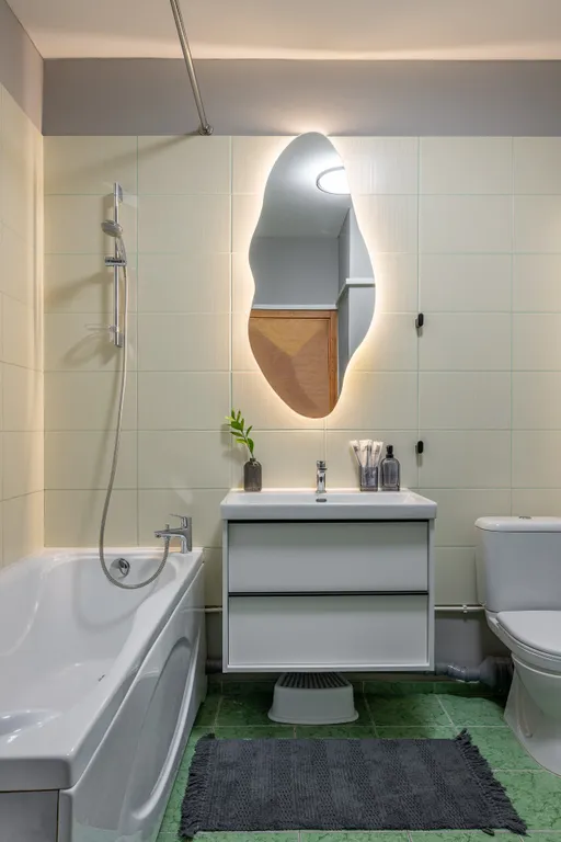 Не в отеле, а в квартире