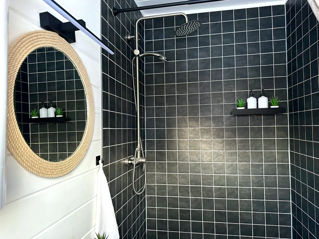 Домик у озера с баней и чаном