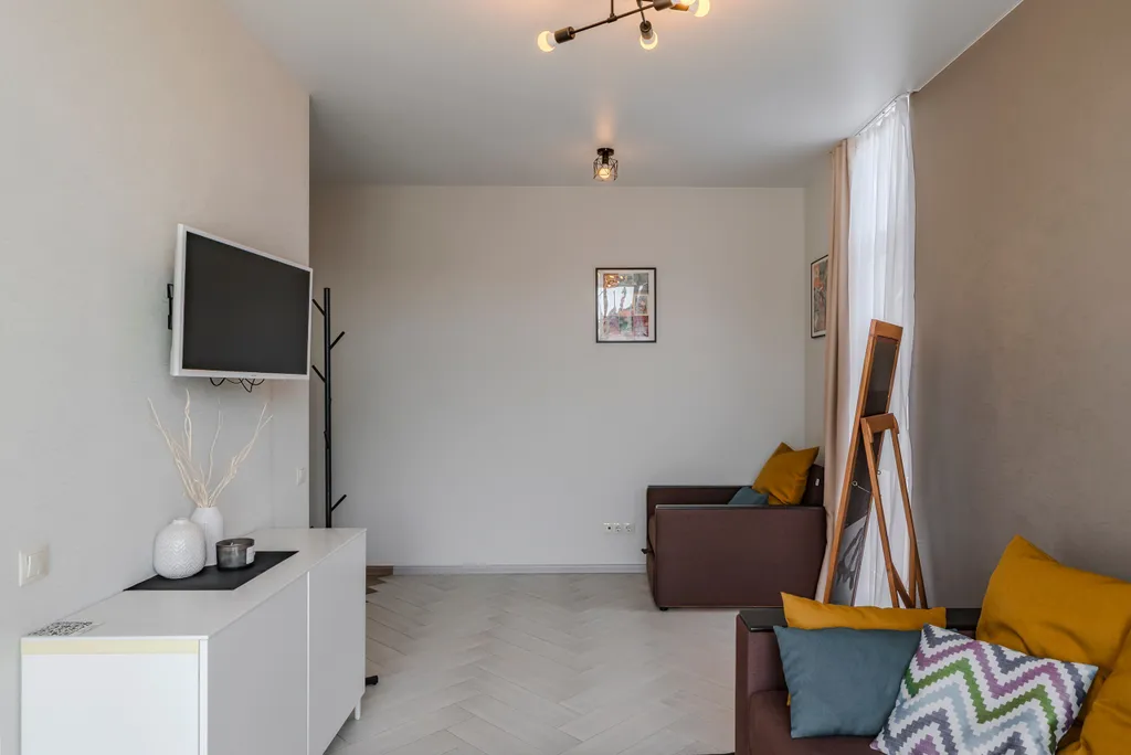 Студия с балконом и подогреваемым бассейном на территории ЖК в центре