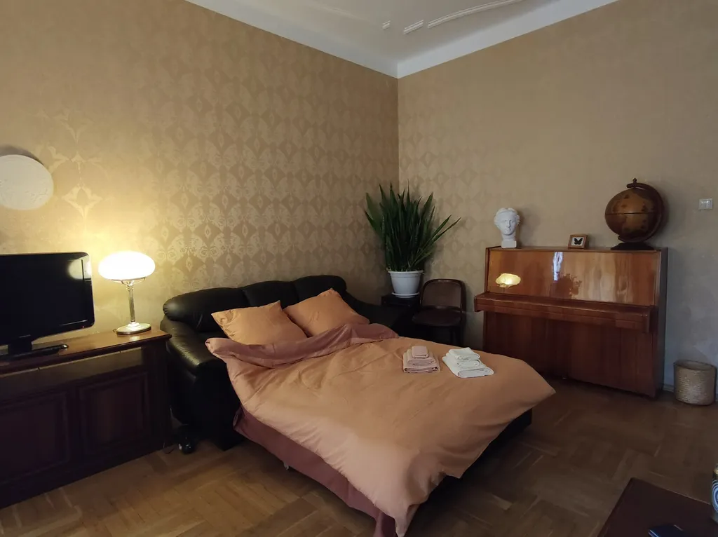 Квартира Квартира с видом на фонтан и анфиладой из трех комнат в центре города — Санкт-Петербург