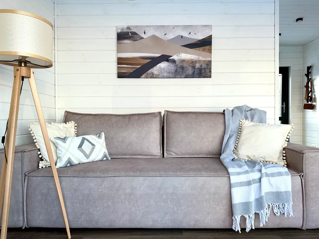 Домик у озера с баней и чаном