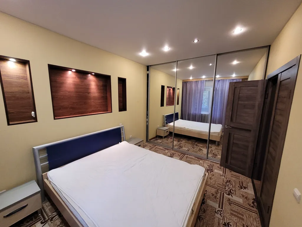 Студия с тремя спальнями, двумя с/у