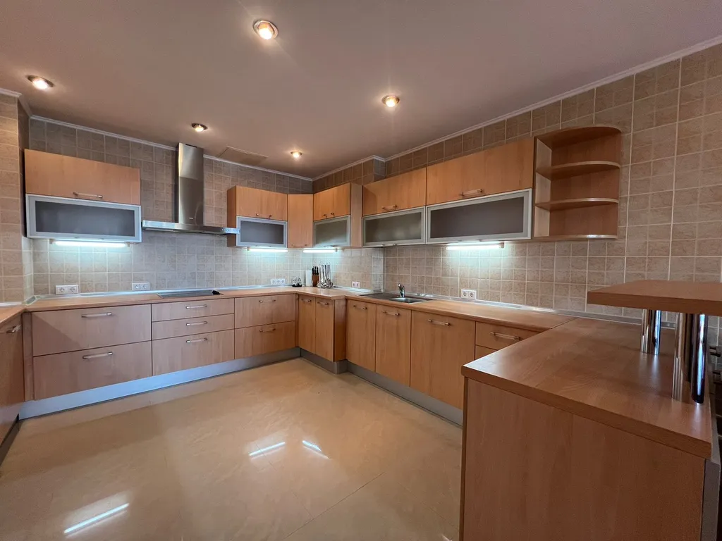 Видовые 3-комнатные апартаменты возле пляжа