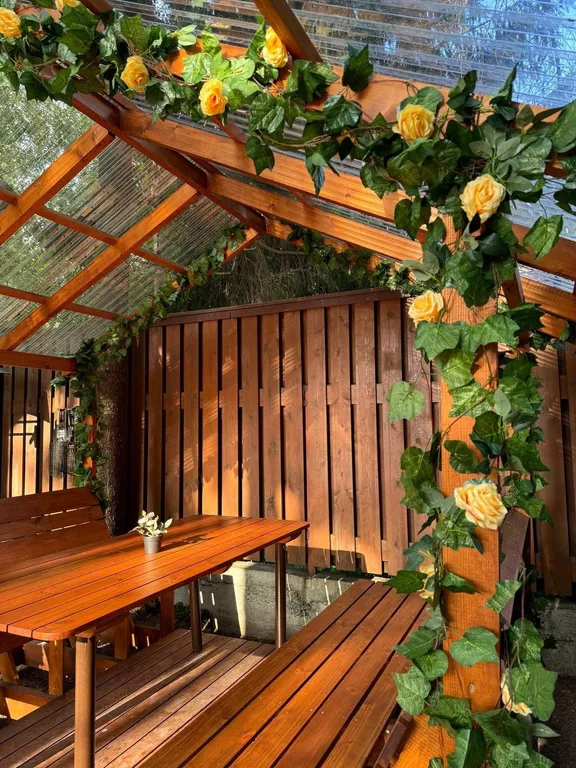 Коттедж с теплым бассейном и баней на дровах