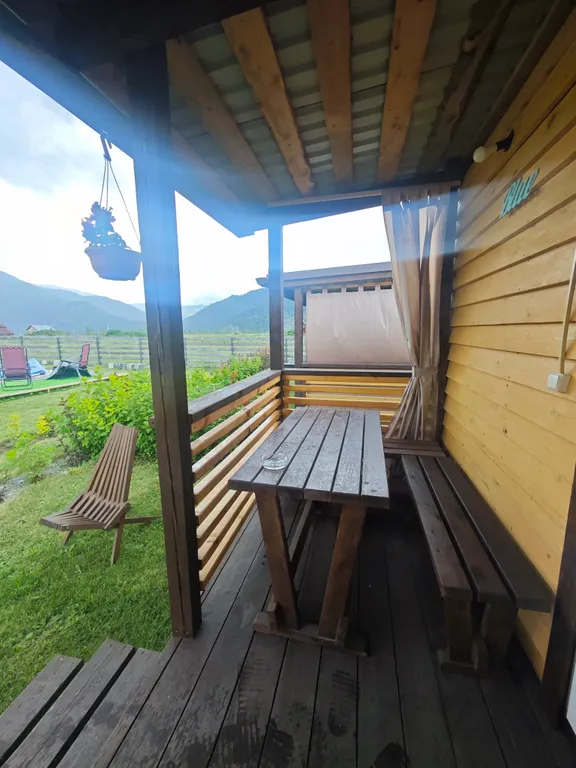 Домик с видом на горы