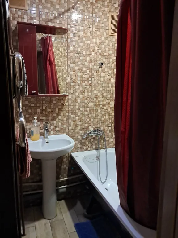 Вместительная двухкомнатная квартира с парковкой под окном