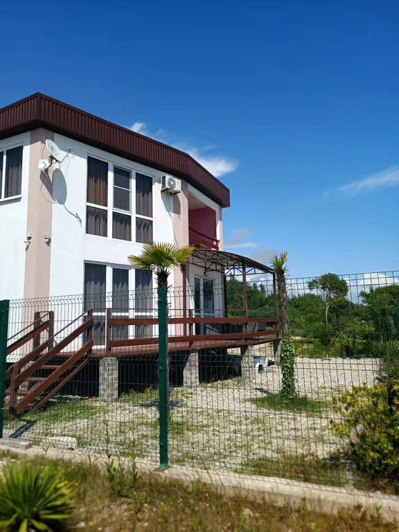 Дом-коттедж на берегу моря Изумрудный берег