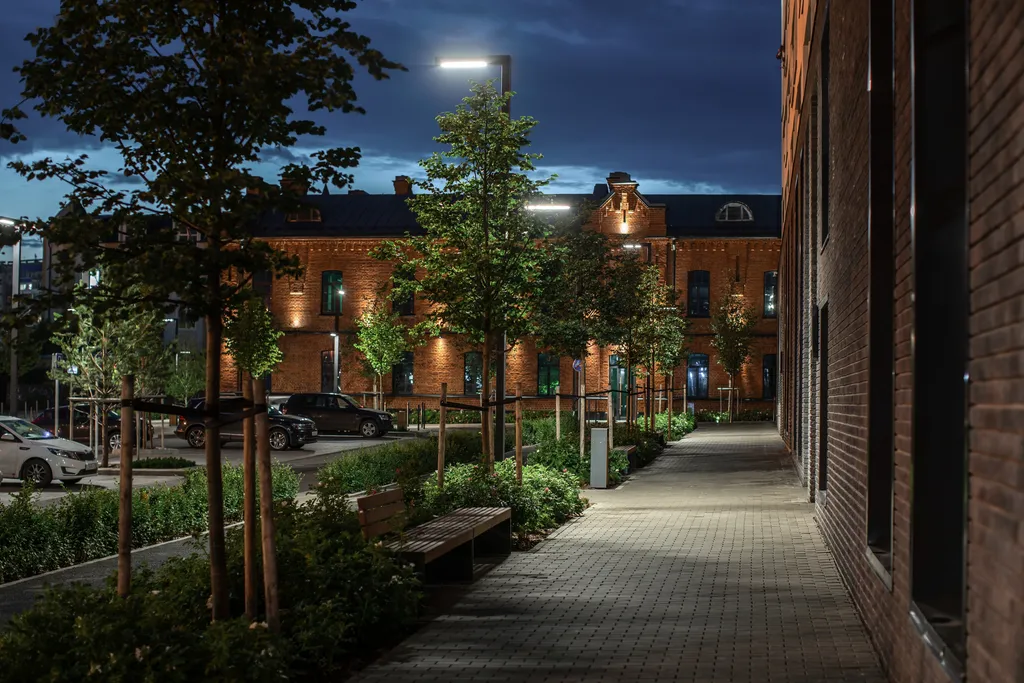 Двухуровневый лофт с 7-метровыми потолками и панорамными окнами