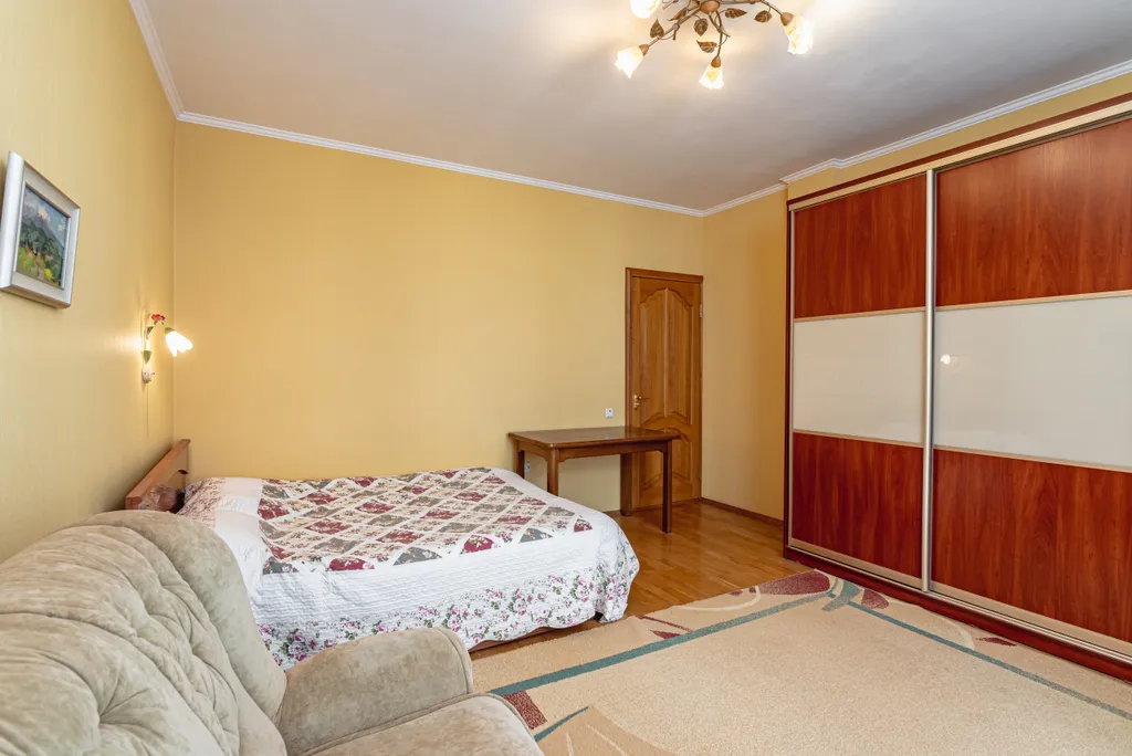 Уютные апартаменты в центре Ялты с видом на горы с 3-балконами