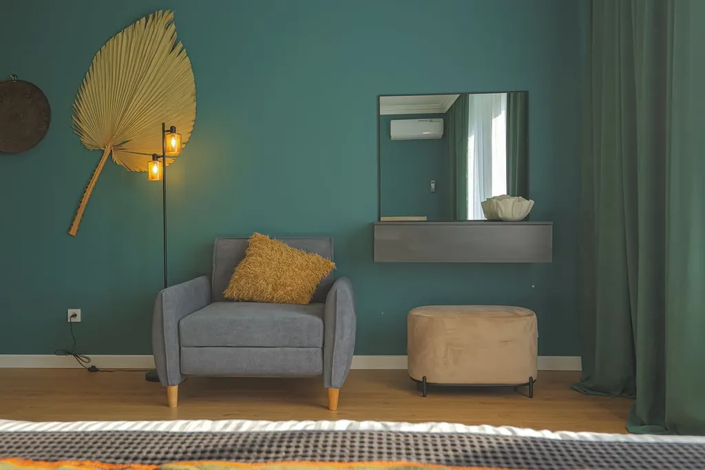 Бассейн с подогревом и лаундж зоной