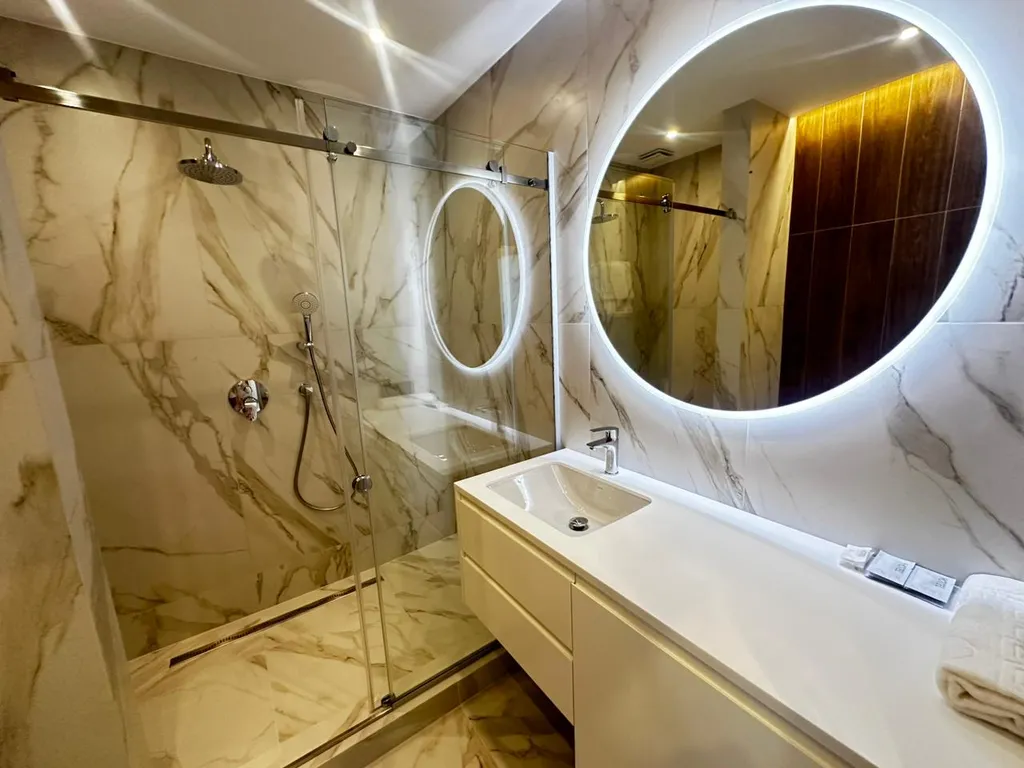 Просторный апартамент с видом на море