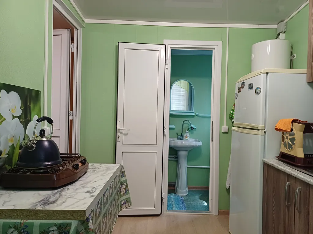 Домик со своей кухней и беседкой