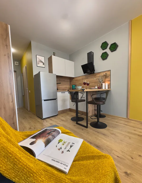 Уютная студия с панорамным окном у метро Парнас