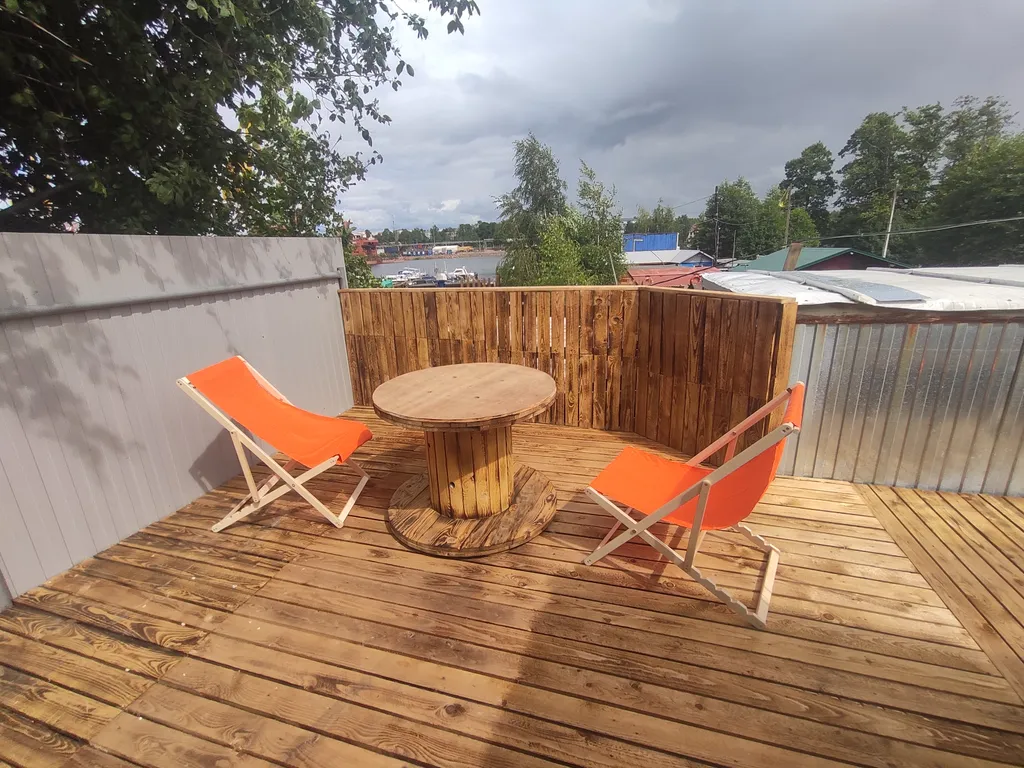 Домик с террасой в черте города