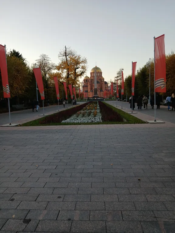 Жизнь с видом реку: огромная лоджия с панорамным остеклением в пол!