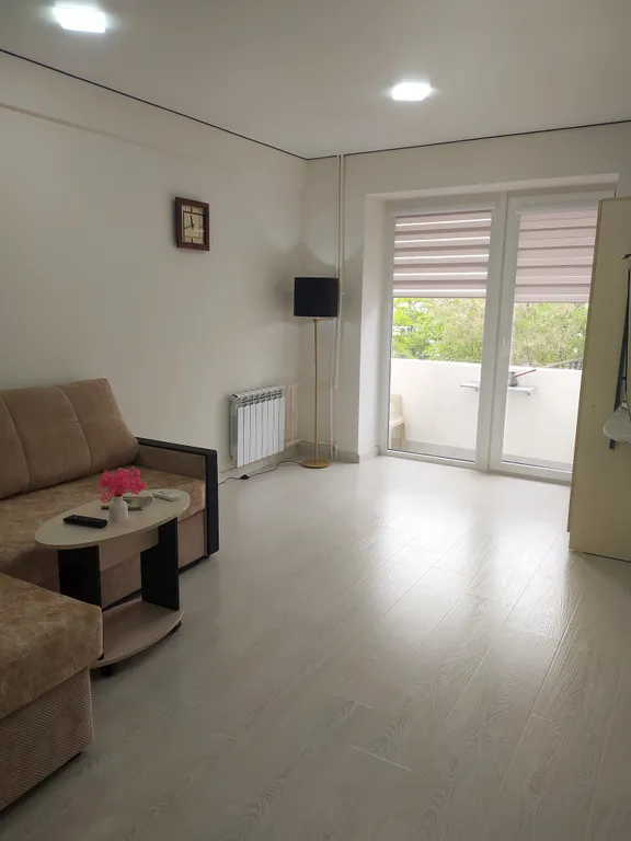 У набережной и пляжа Бриз