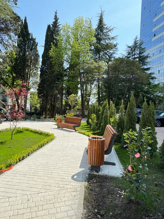 Дизайнерская новая квартира с шикарным видом на Дендропарк