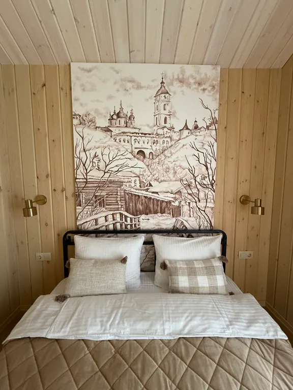 Дом Никольский с видом на главную достопримечательность