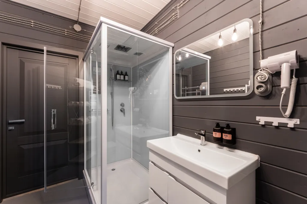 Дом с видом на реку и лес