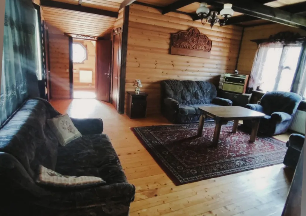 Бревенчатый коттедж на озере Селигер