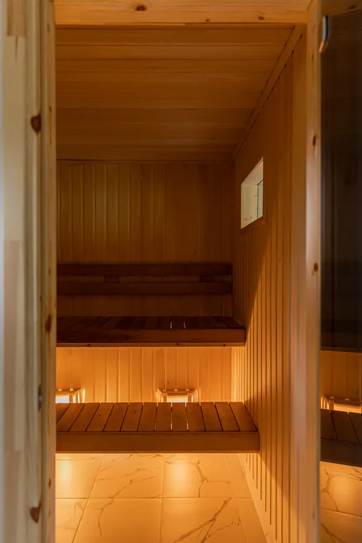 Стильный дом на берегу Ладожского озера с панорамным видом