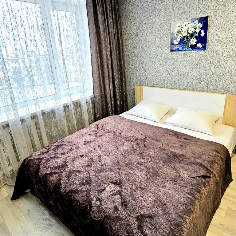 Квартрира с видом на закат солнца и горы