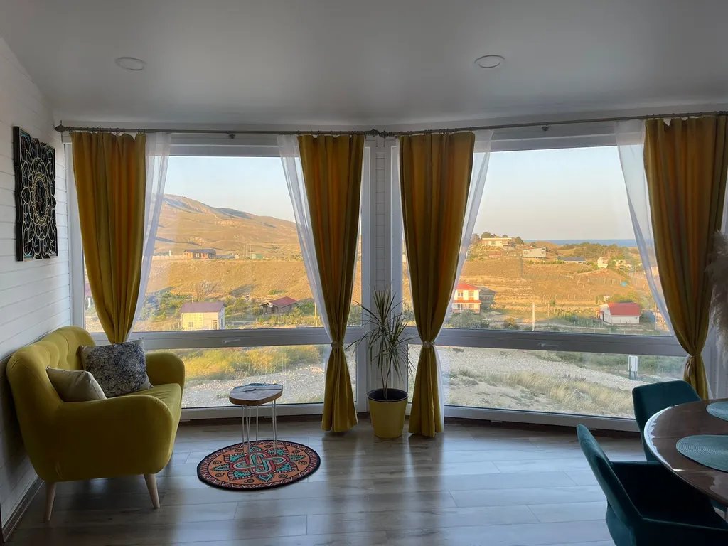 Купольный дом с видом на горы и море