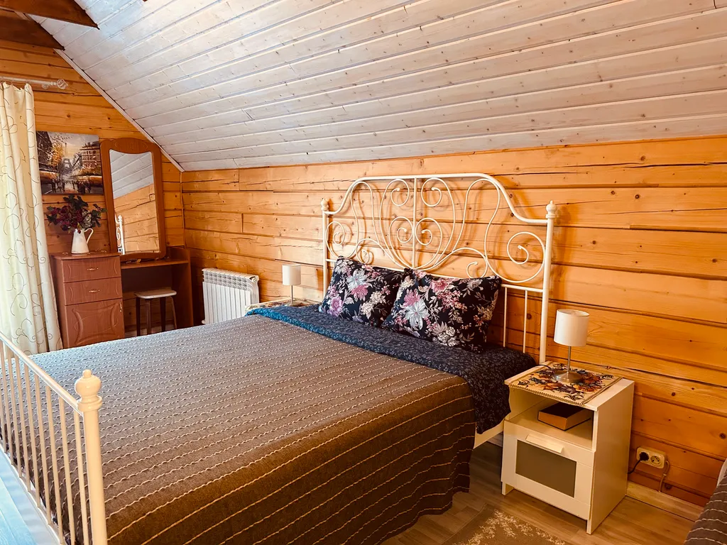 Домик в Горном Алтае с видом на горы