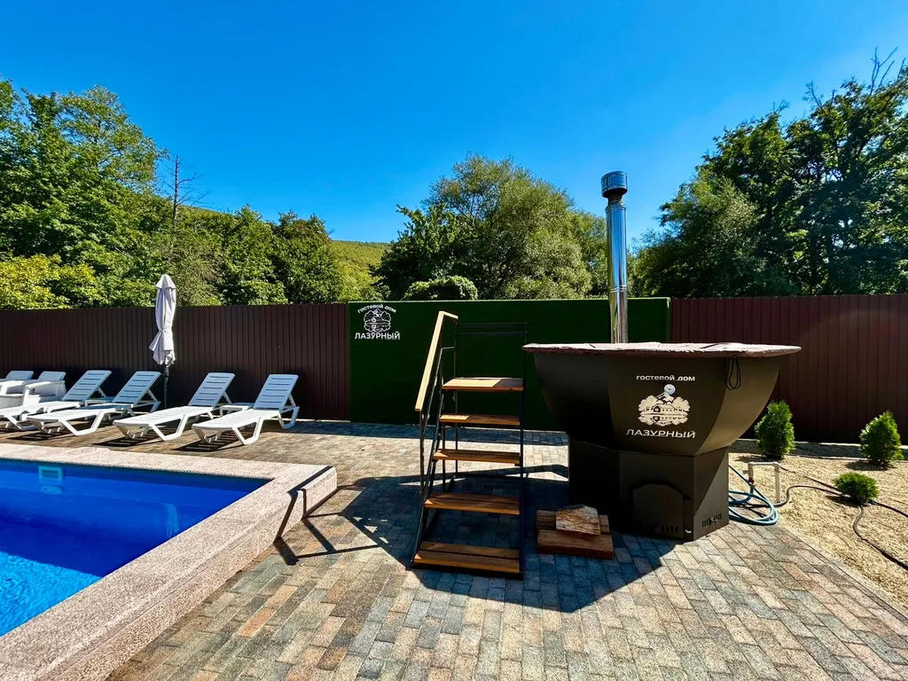 Коттедж Дом с большим бассейном в окружении леса, гор и реки — Горячий Ключ