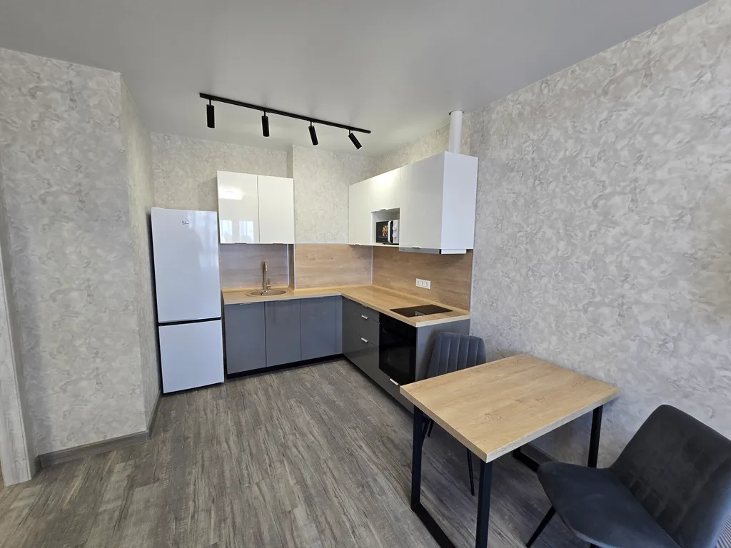 Новая полноценная квартира с балконом на Бульваре